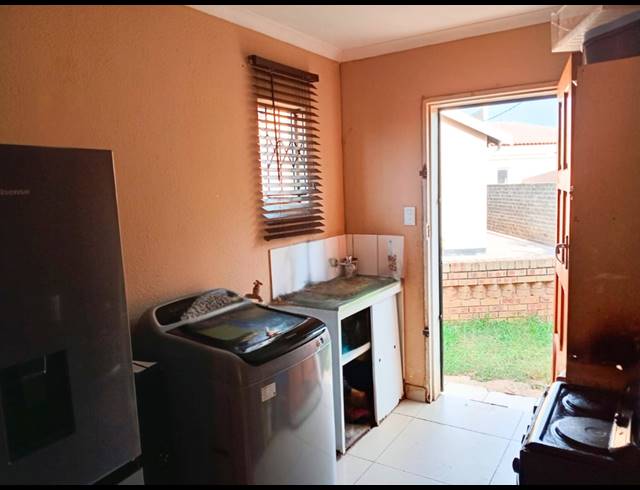 3 BEDROOM HOUSE FOR SALE IN EVATON WEST